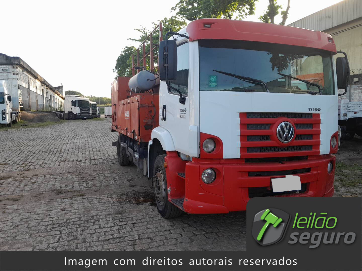 LOTE 092 VOLKSWAGEN 17.190 CRM 4X2 2014/2015