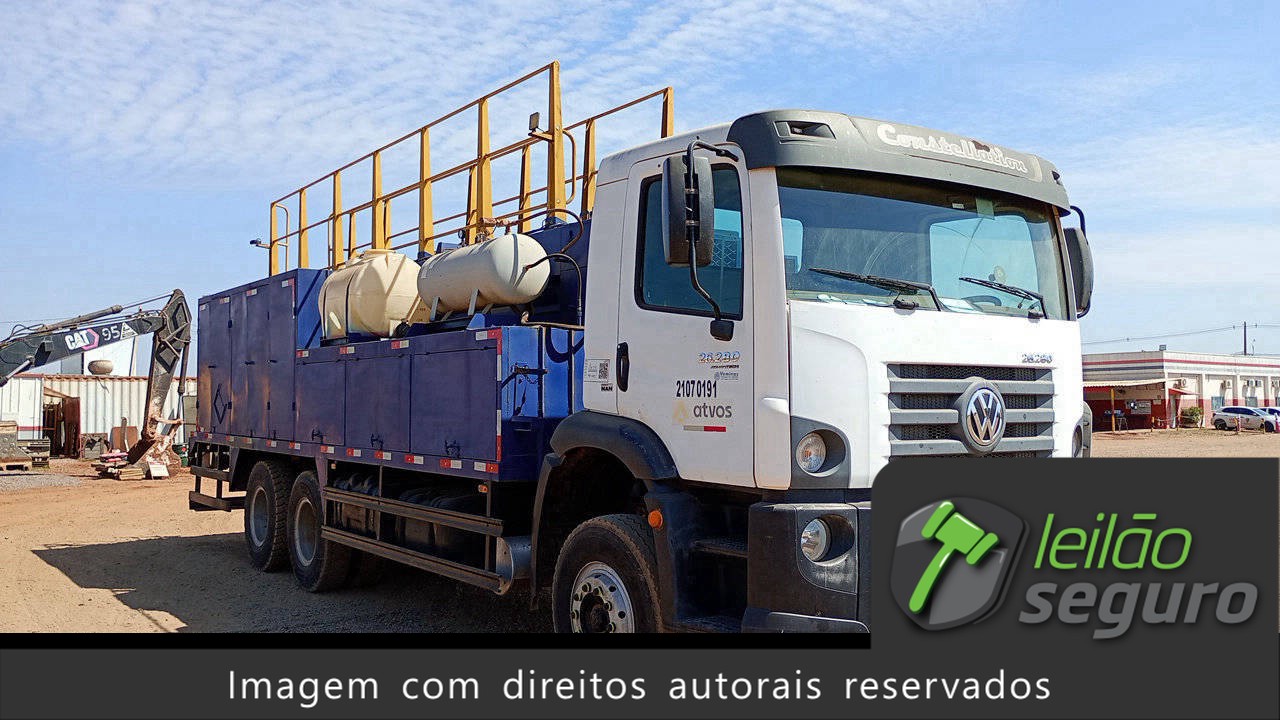 LOTE 151 VOLKSWAGEN 26.280 CRM 6X4 2014/2015