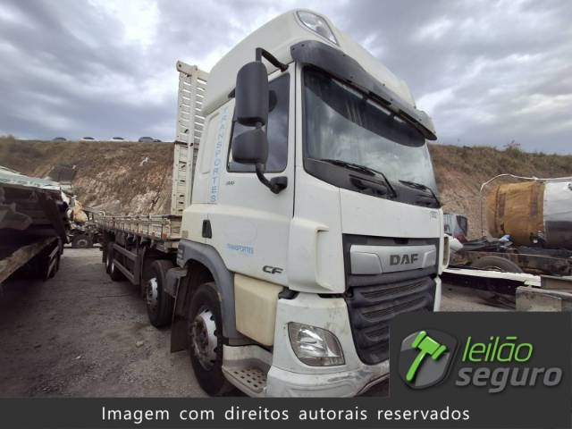 LOTE 1077 DAF CF FAC 300 8X2 SLEEPER CAB 2022