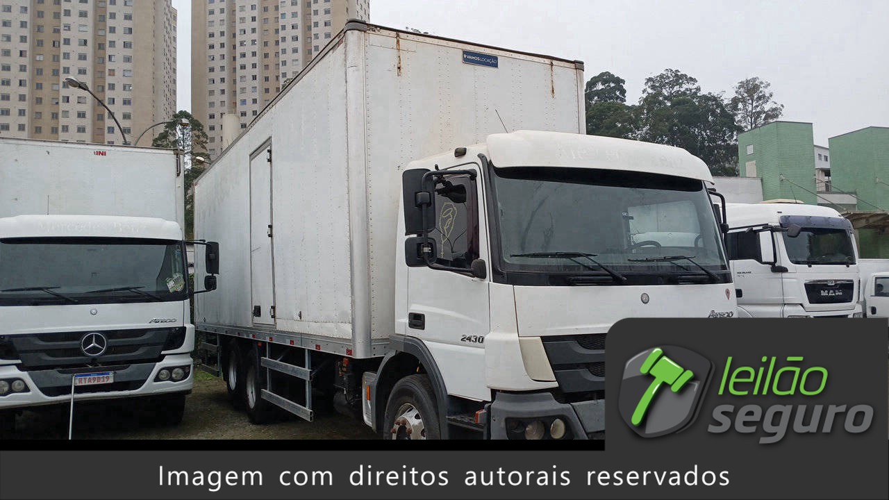LOTE 027 MERCEDES-BENZ ATEGO 2430 CABINE ESTENDIDA 6X2 2021/2022