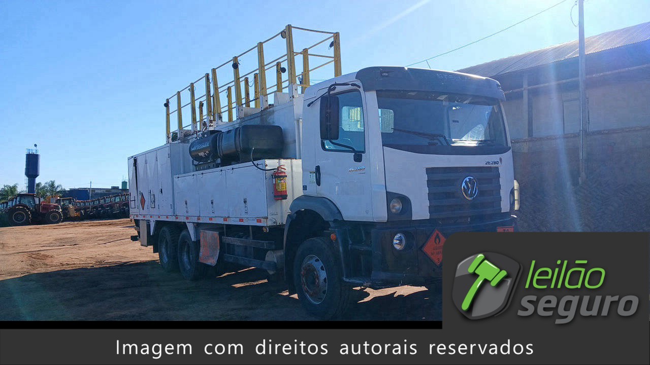 LOTE 044 VOLKSWAGEN 26.280 CRM 6X4 2021/2022