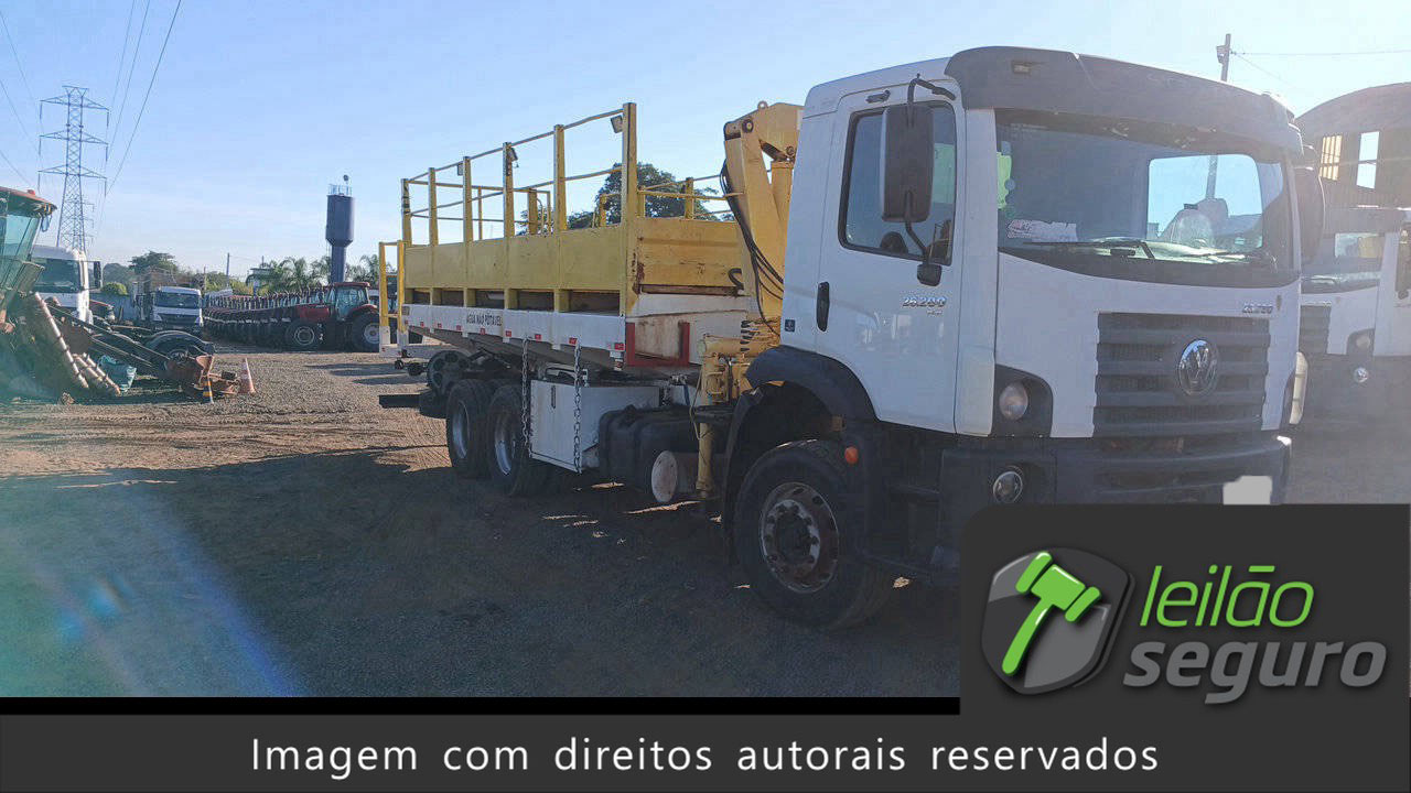 LOTE 061 VOLKSWAGEN 26.280 CRM 6X4 2020/2021